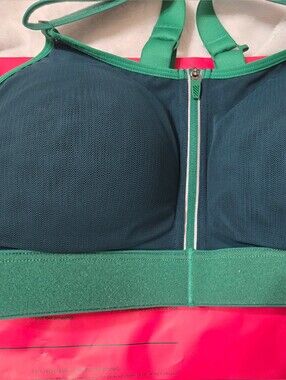 FANKA SET- EMBRACEALL SPORTS BRA and LIFT n CURVE 6" BIKER SHORTS. BOTH SIZE L